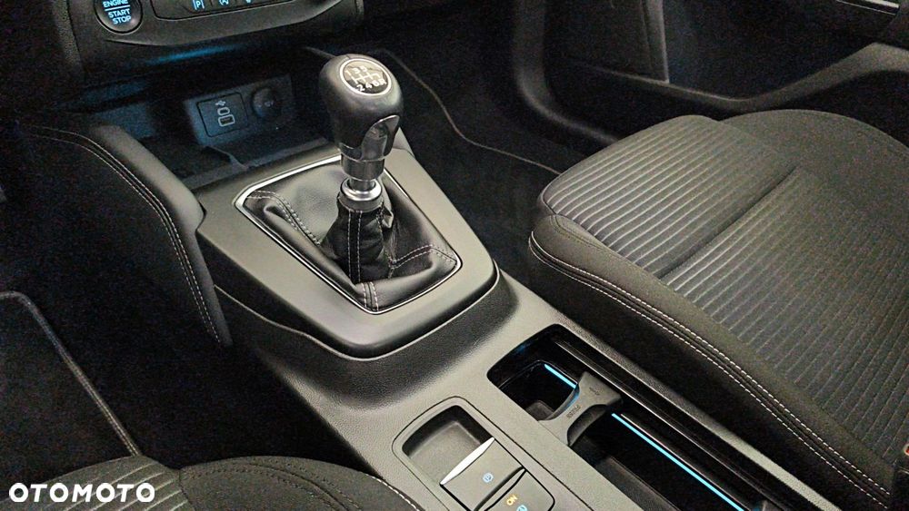 Ford Focus 1.0 EcoBoost mHEV Titanium X - 19