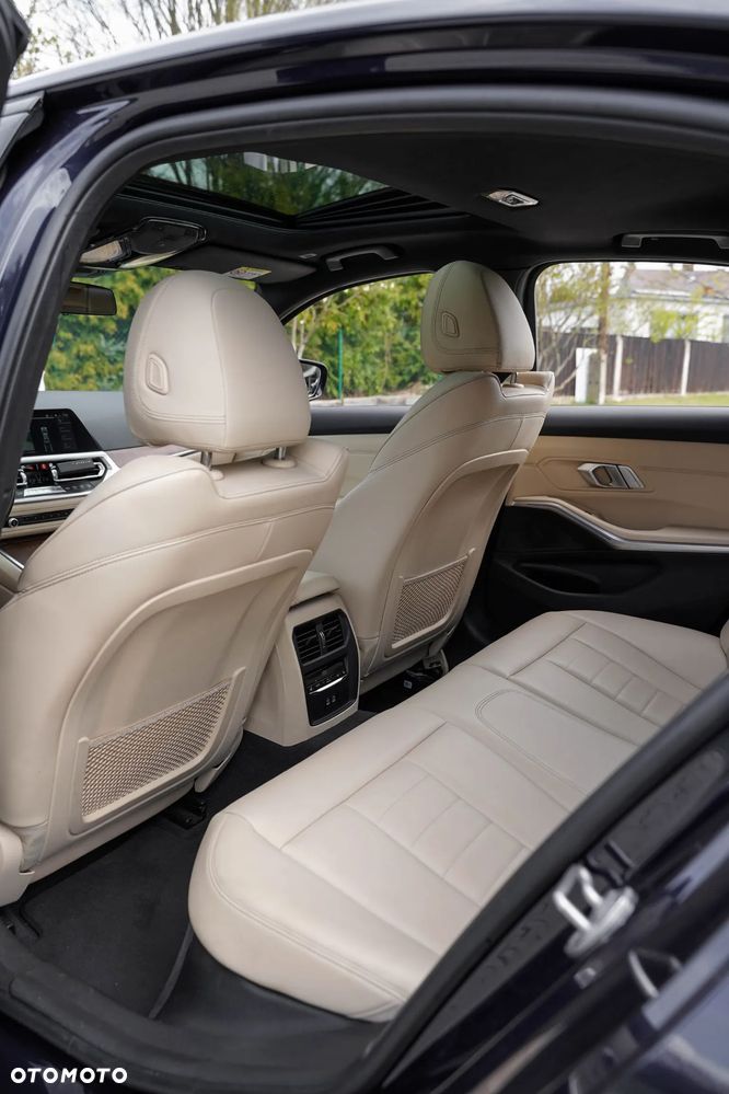 BMW Seria 3 330d xDrive mHEV M Sport - 29