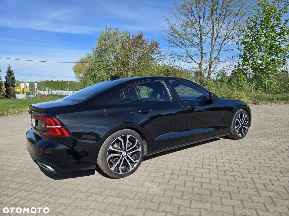 Volvo S60 T5 R-Design - 5