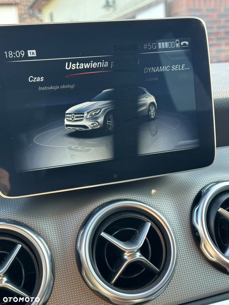 Mercedes-Benz GLA 200 7G-DCT - 19