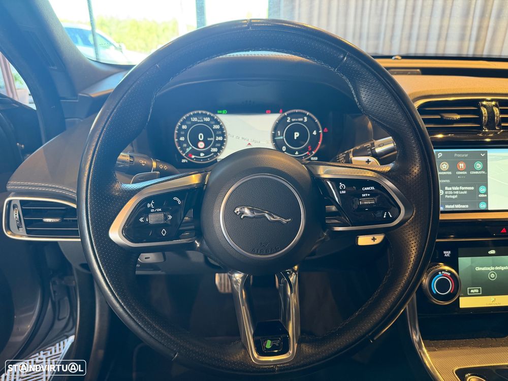 Jaguar XE 2.0 D200 R-Dynamic HSE - 44