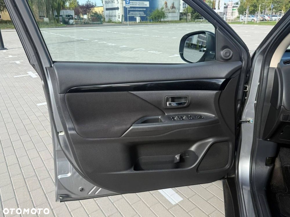 Mitsubishi Outlander 2.0 Intense + SDA 4WD CVT - 15