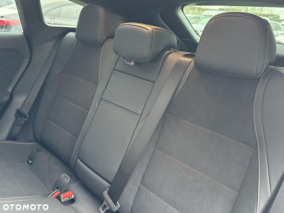 Mercedes-Benz CLA 200 mHEV 4-Matic 8G-DCT - 17