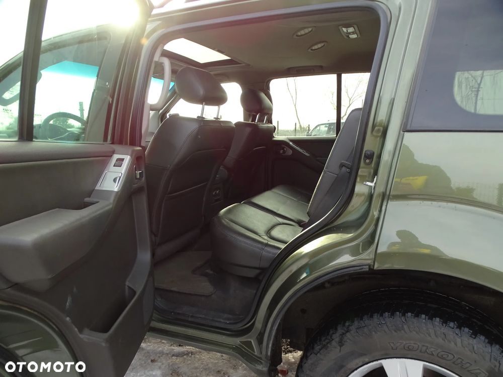 Nissan Pathfinder 2.5 DCi Elegance + - 23