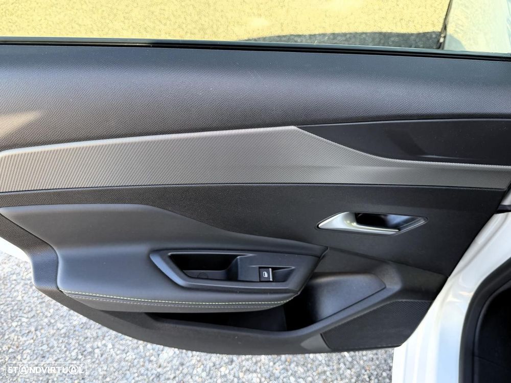 Peugeot 308 1.6 Hybrid GT e-EAT8 - 23