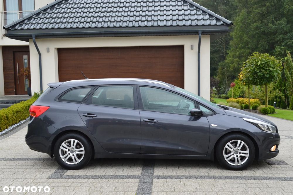 Kia Ceed - 11