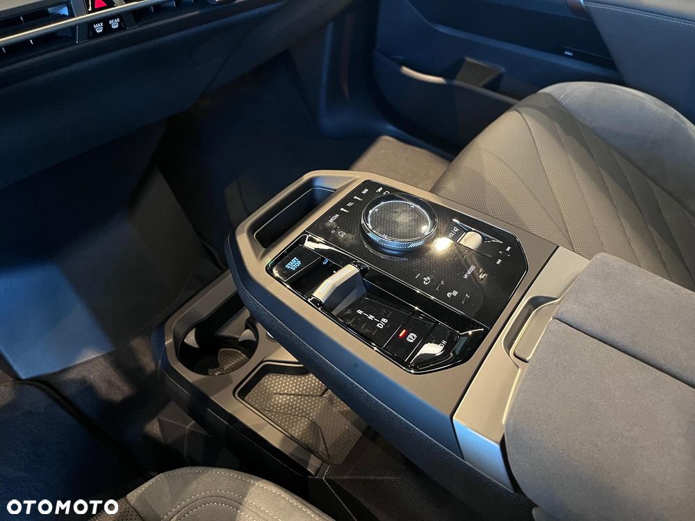 BMW iX xDrive45 - 16