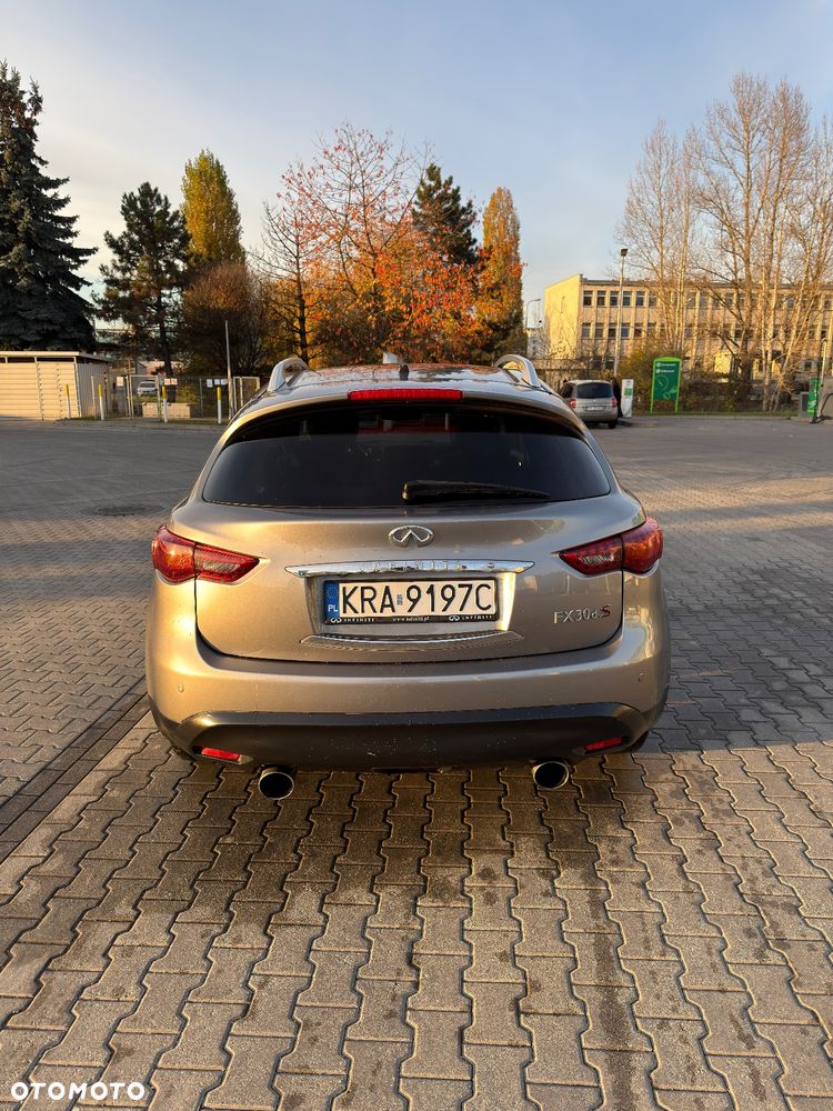 Infiniti FX - 5
