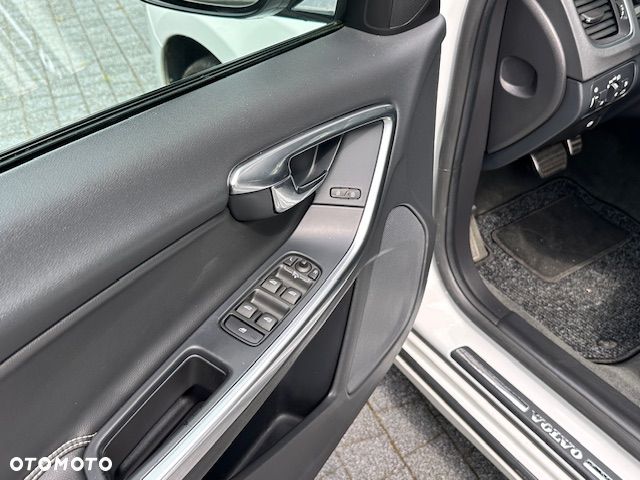 Volvo V60 D4 Geartronic Summum - 13