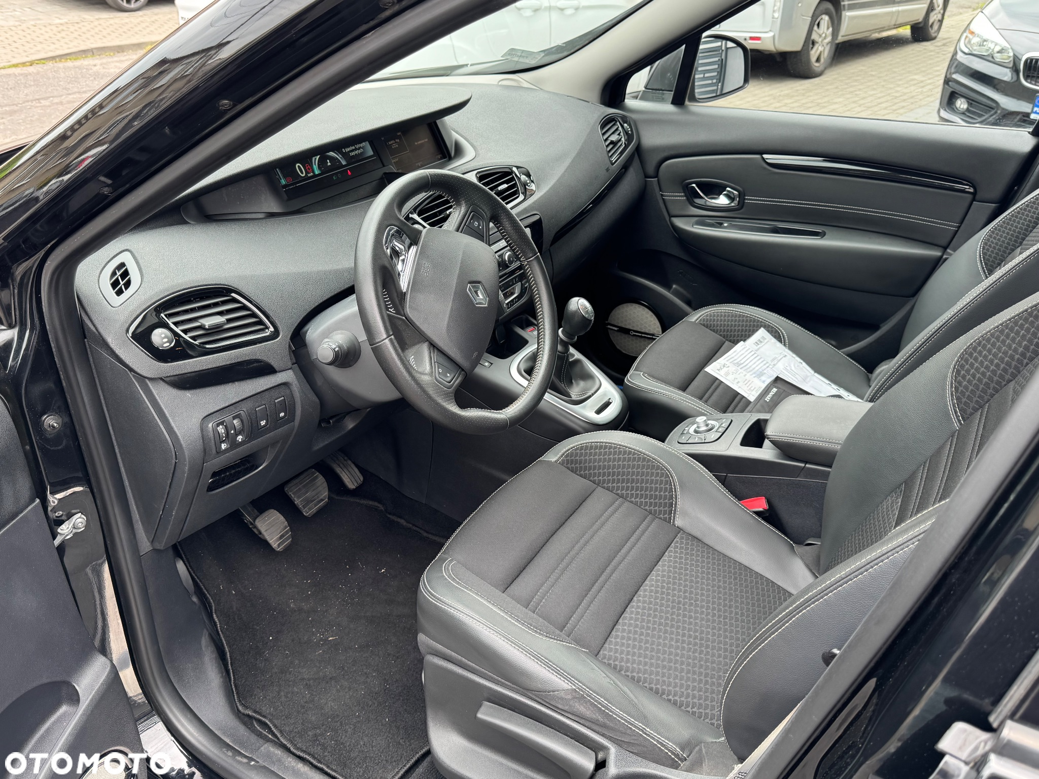 Renault Grand Scenic - 33