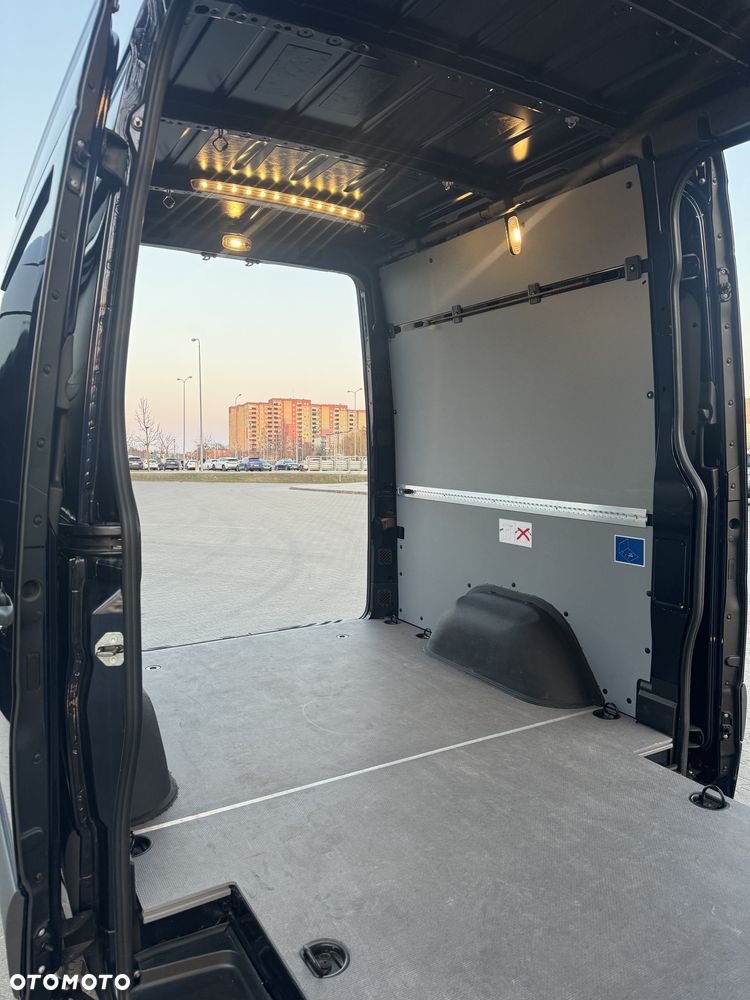 Mercedes-Benz Sprinter - 10