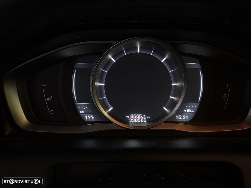 Volvo XC 60 D3 Momentum - 3