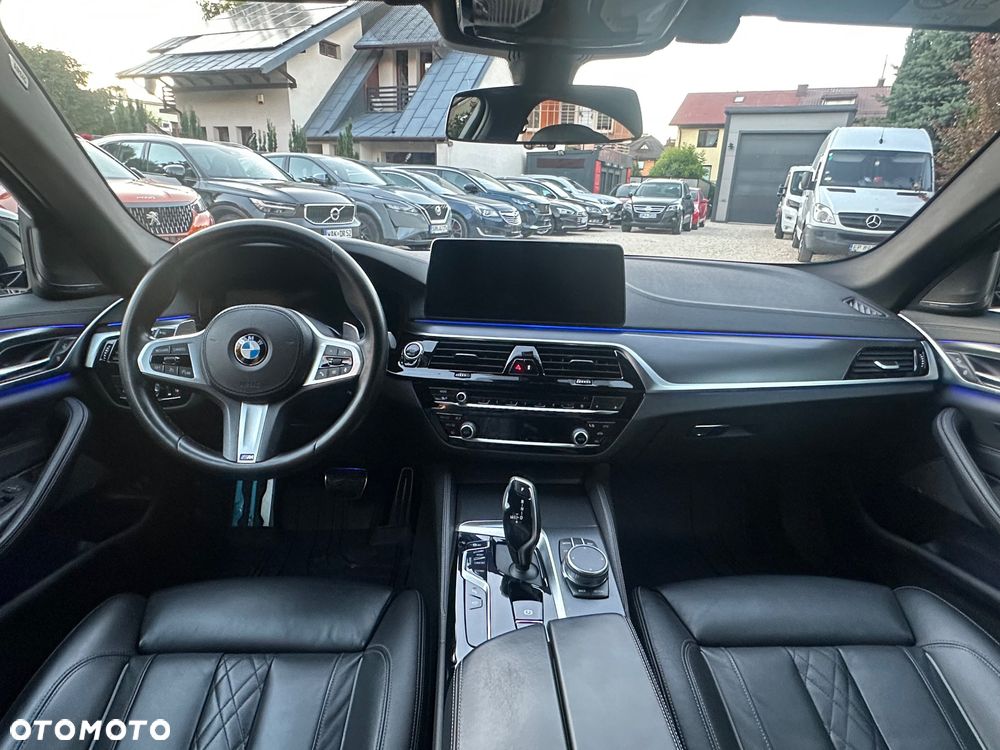 BMW Seria 5 M550i xDrive - 11