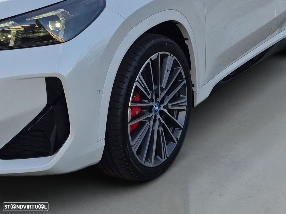BMW iX1 eDrive20 Pack Desportivo M Pro - 4
