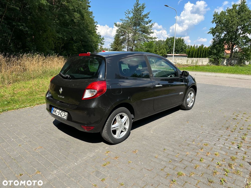 Renault Clio 1.2 16V 75 Yahoo - 9