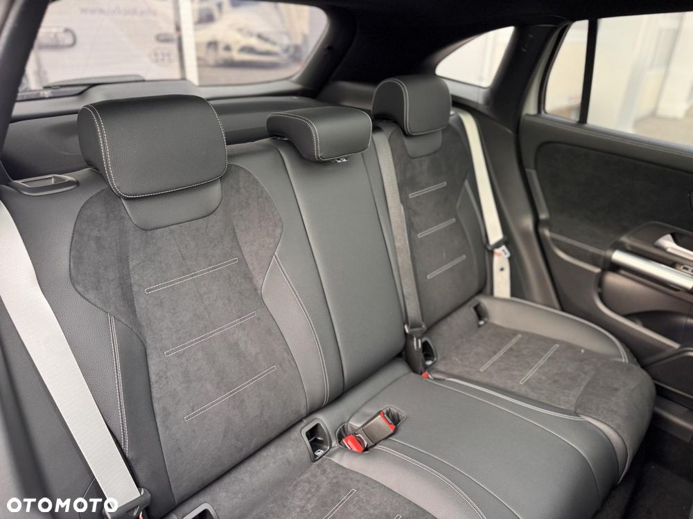 Mercedes-Benz GLA 220 mHEV 4-Matic AMG Line 8G-DCT - 13