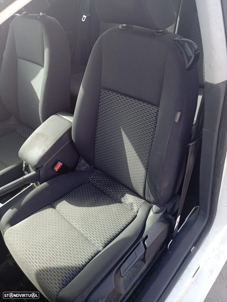 BANCO FRENTE ESQUERDO VOLKSWAGEN GOLF VI 5K110.2008 - 1