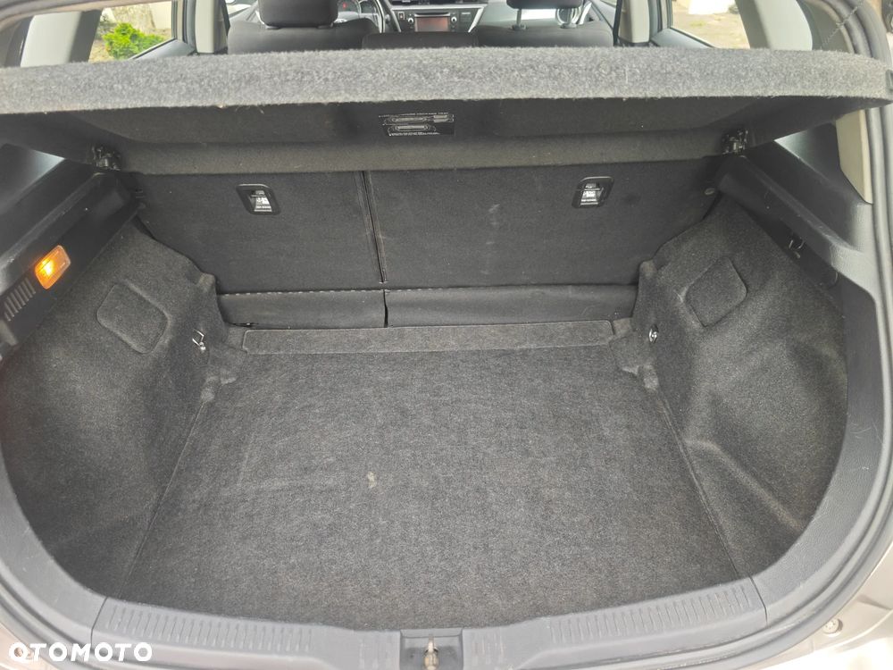 Toyota Auris 1.6 Premium - 17