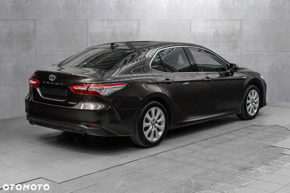 Toyota Camry - 6