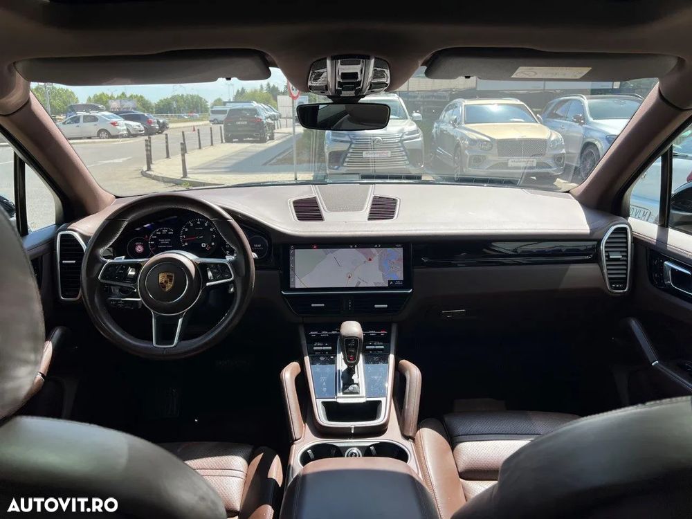 Porsche Cayenne - 12
