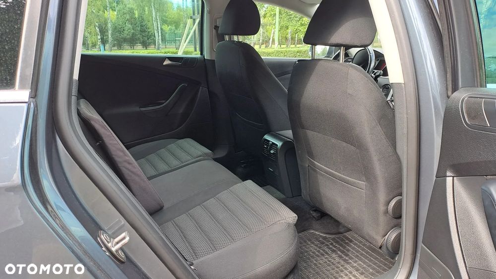 Volkswagen Passat 2.0 TDI Comfortline - 12