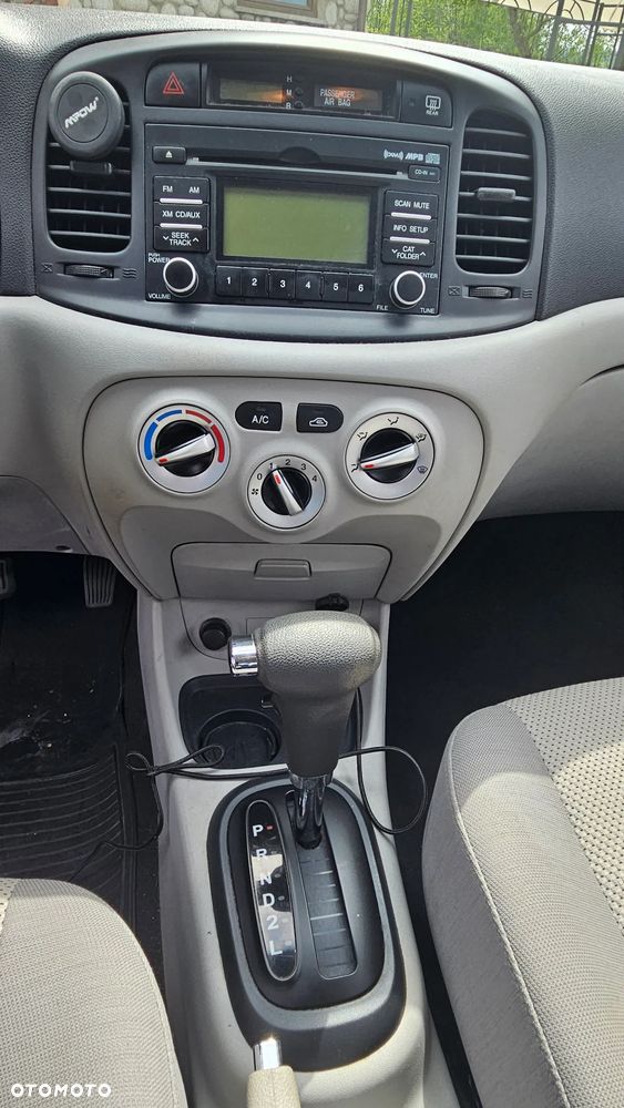 Hyundai Accent - 6