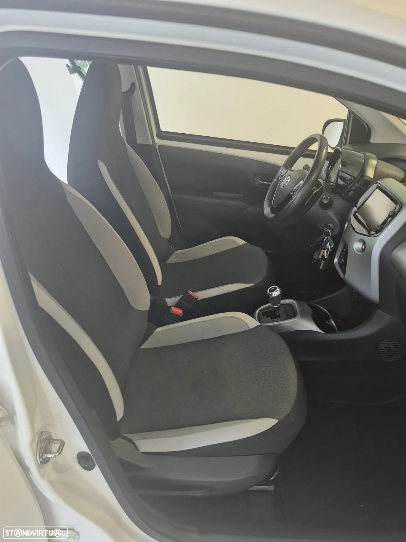 Toyota Aygo 1.0 X-Play Plus MM - 12