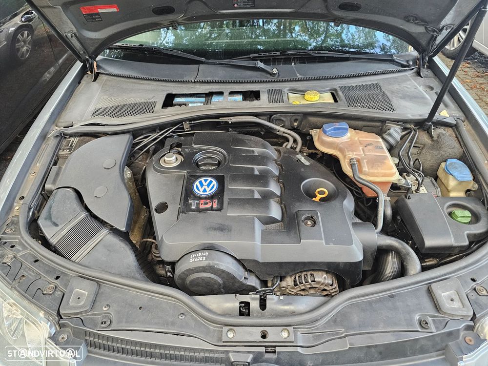 VW Passat Variant 1.9 TDi Highline Tip - 3