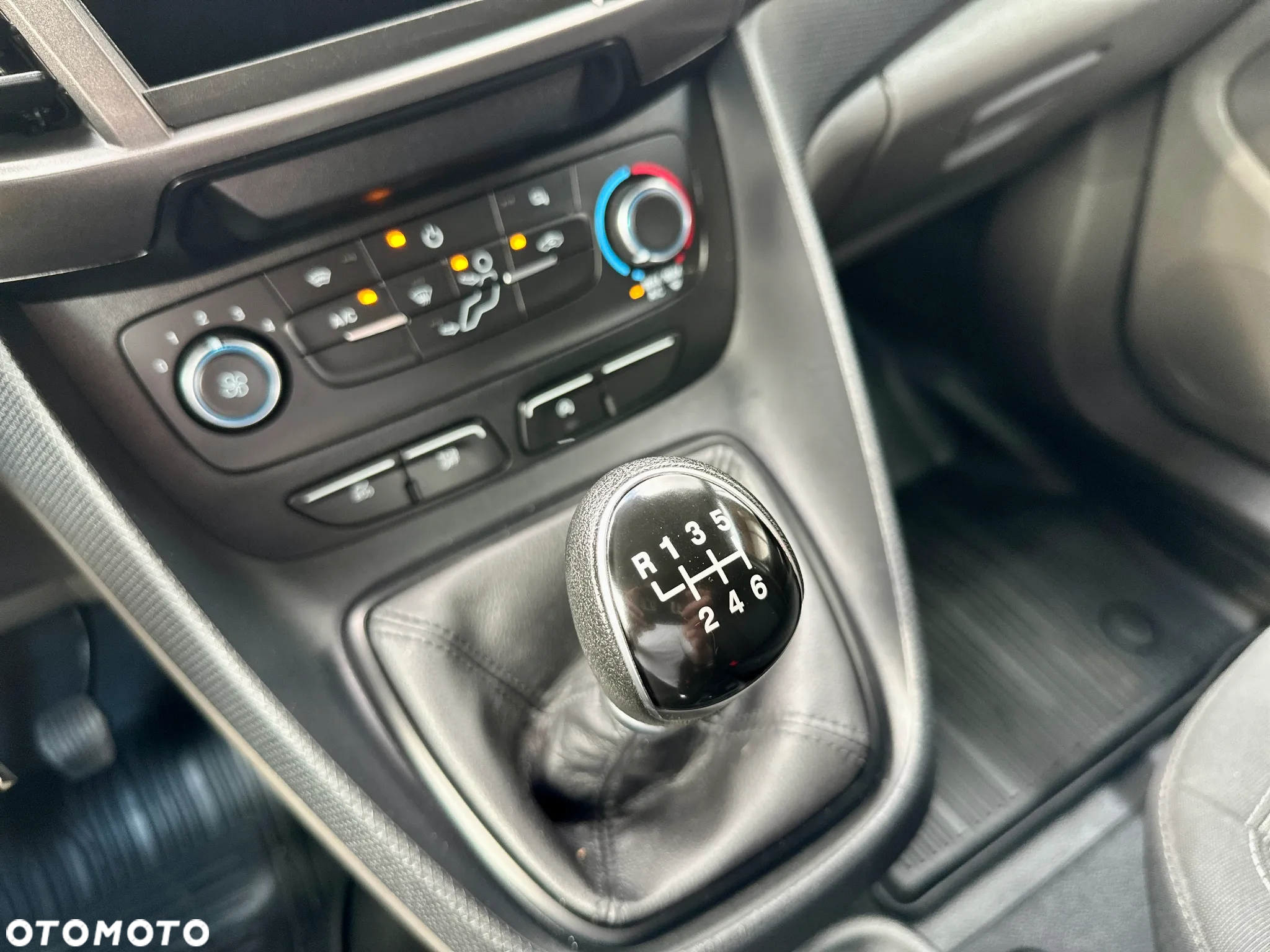 Ford TRANSIT CONNECT - 22