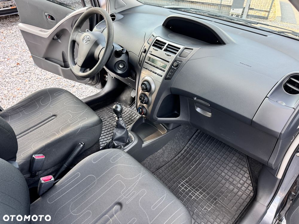Toyota Yaris - 25