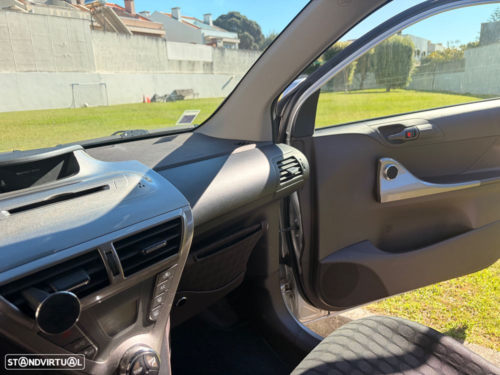 Toyota iQ 1.0 Multidrive + - 8