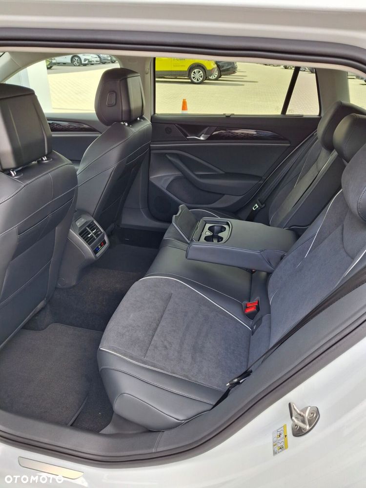 Volkswagen Passat Variant 1.5 TSI EVO Elegance DSG - 17