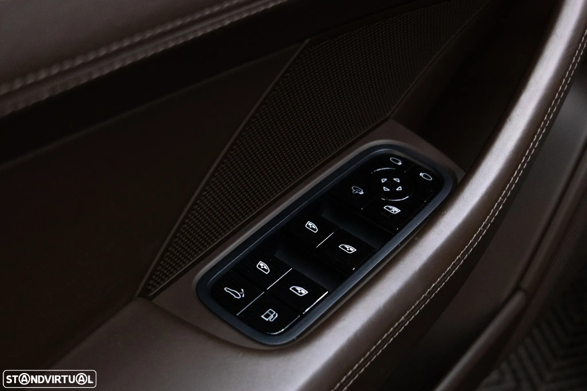 Porsche Panamera 4 E-Hybrid - 28