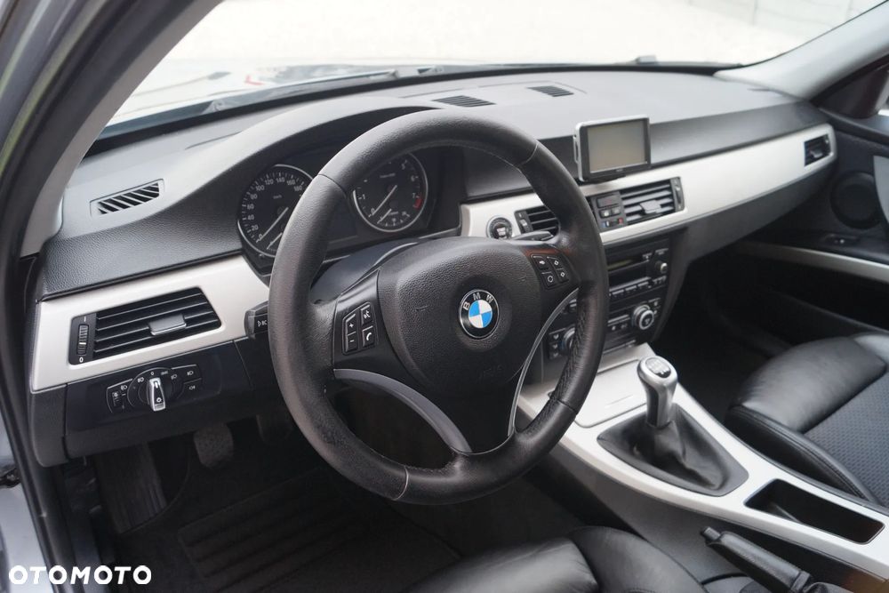 BMW Seria 3 325i - 5