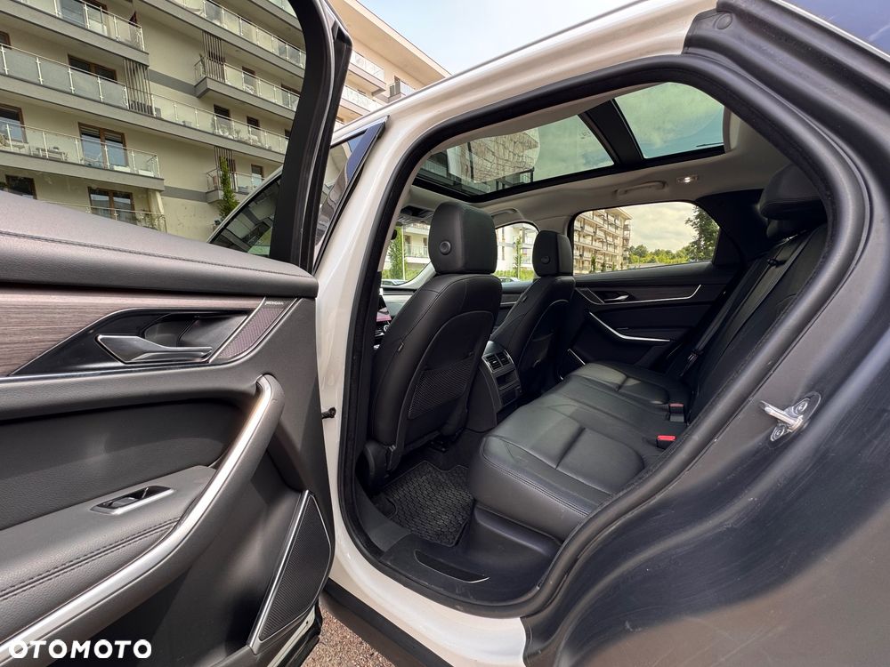 Jaguar F-Pace - 26