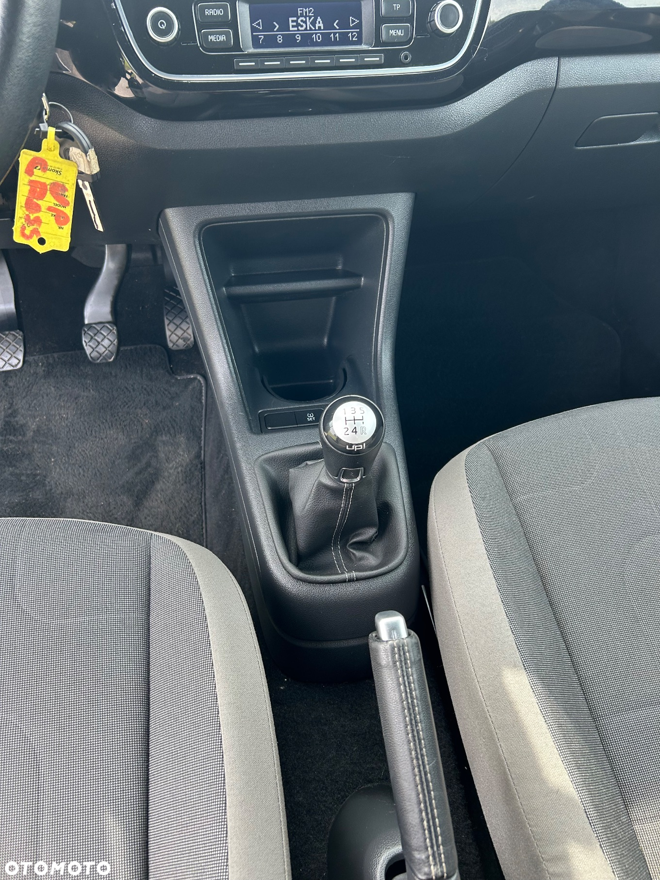 Volkswagen up! 1.0 cross - 24