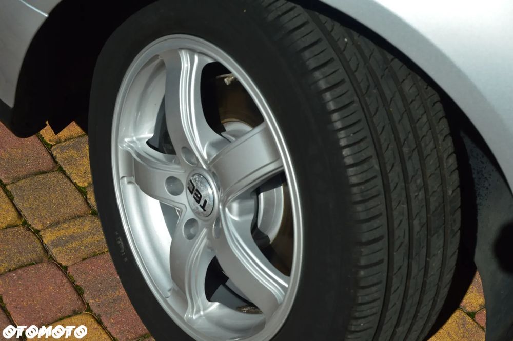 Volkswagen Passat 1.6 Trendline - 31