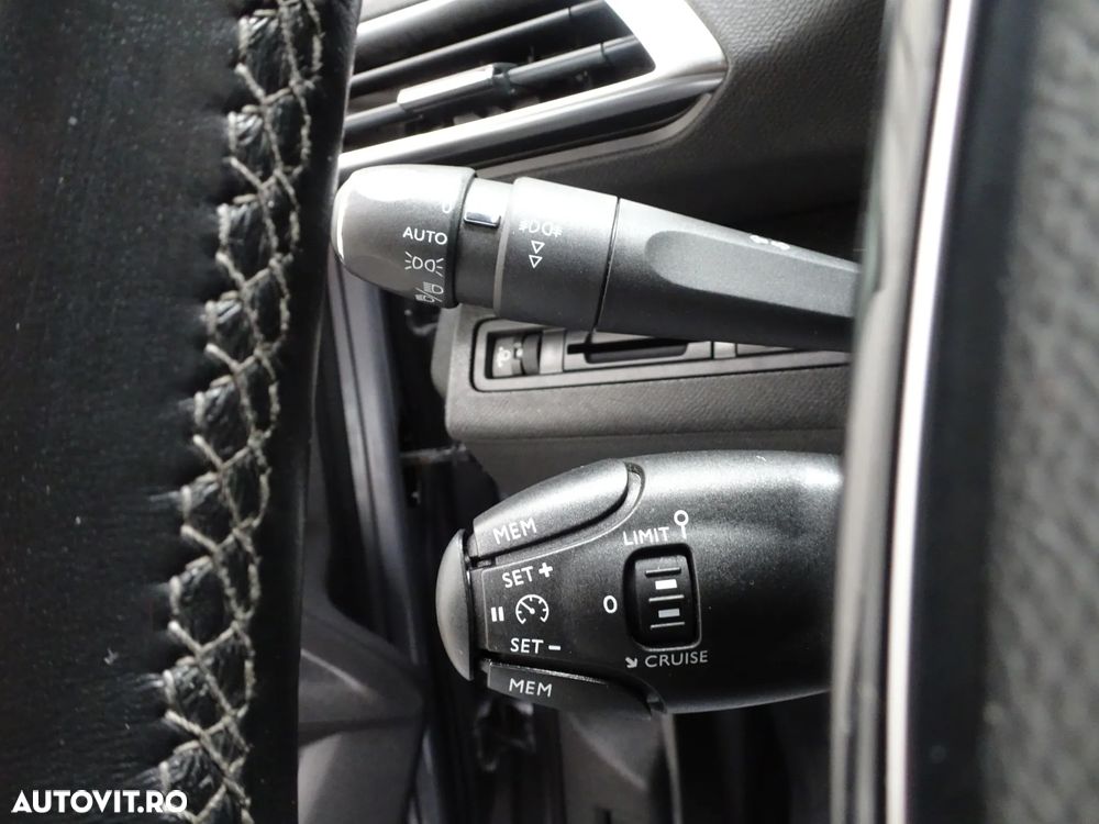 Peugeot 3008 PureTech 130 Stop & Start Allure - 18