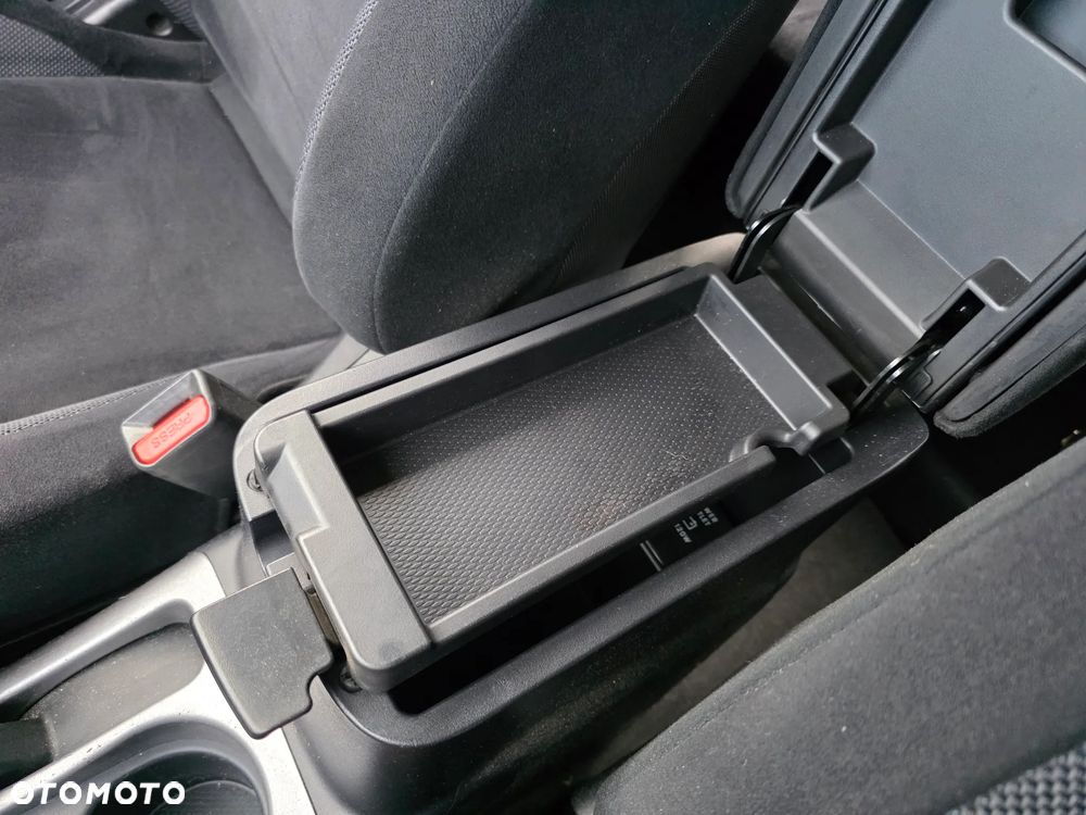 Mitsubishi Outlander - 25
