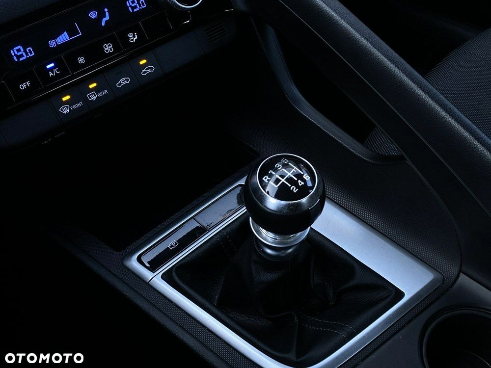 Hyundai Elantra - 28