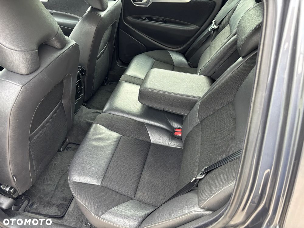 Volvo V70 2.4 Momentum - 17