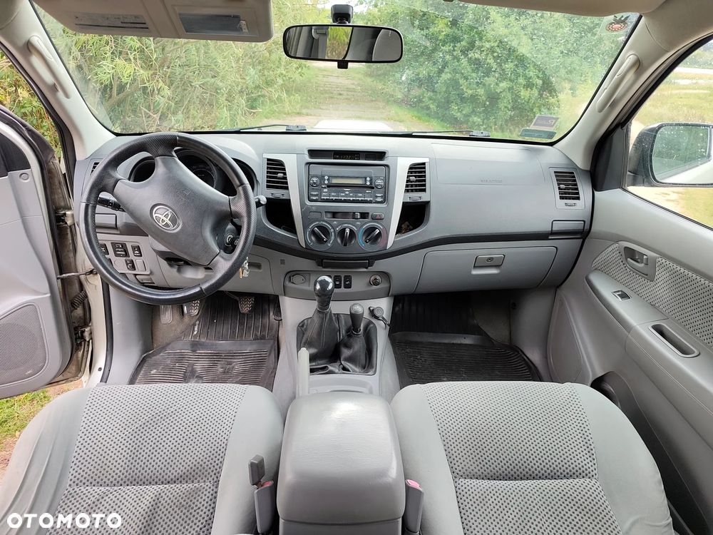 Toyota Hilux 2.5 D-4D SR5 - 9