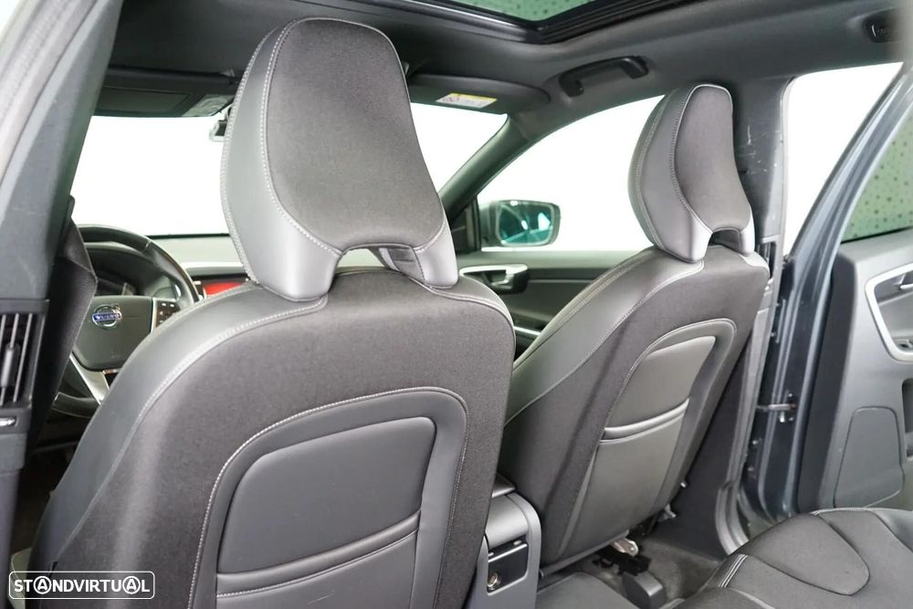 Volvo XC 60 2.0 D3 Momentum Geartronic - 36