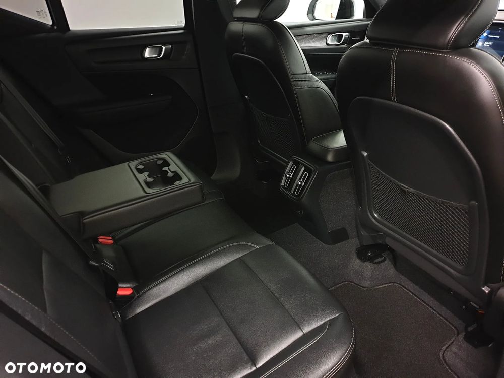 Volvo XC 40 D4 AWD R-Design - 30