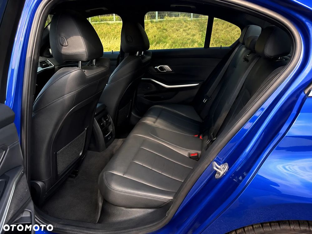 BMW Seria 3 320d mHEV - 8