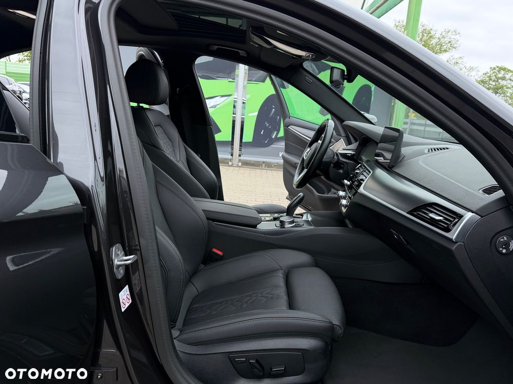 BMW Seria 5 530e M Sport sport - 33