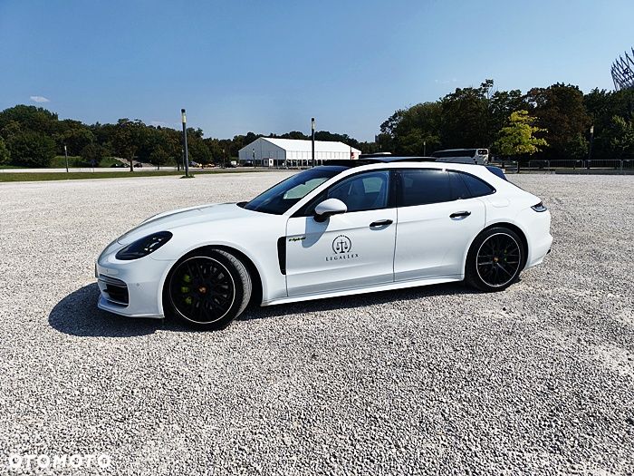 Porsche Panamera 4 E-Hybrid - 4