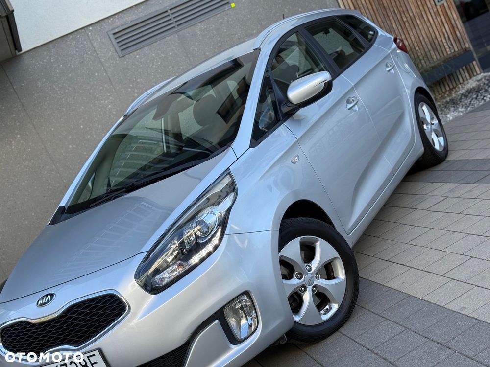 Kia Carens - 25