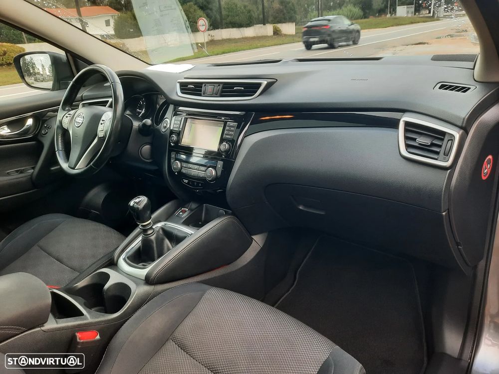 Nissan Qashqai 1.5 dCi N-Connecta 18 - 23