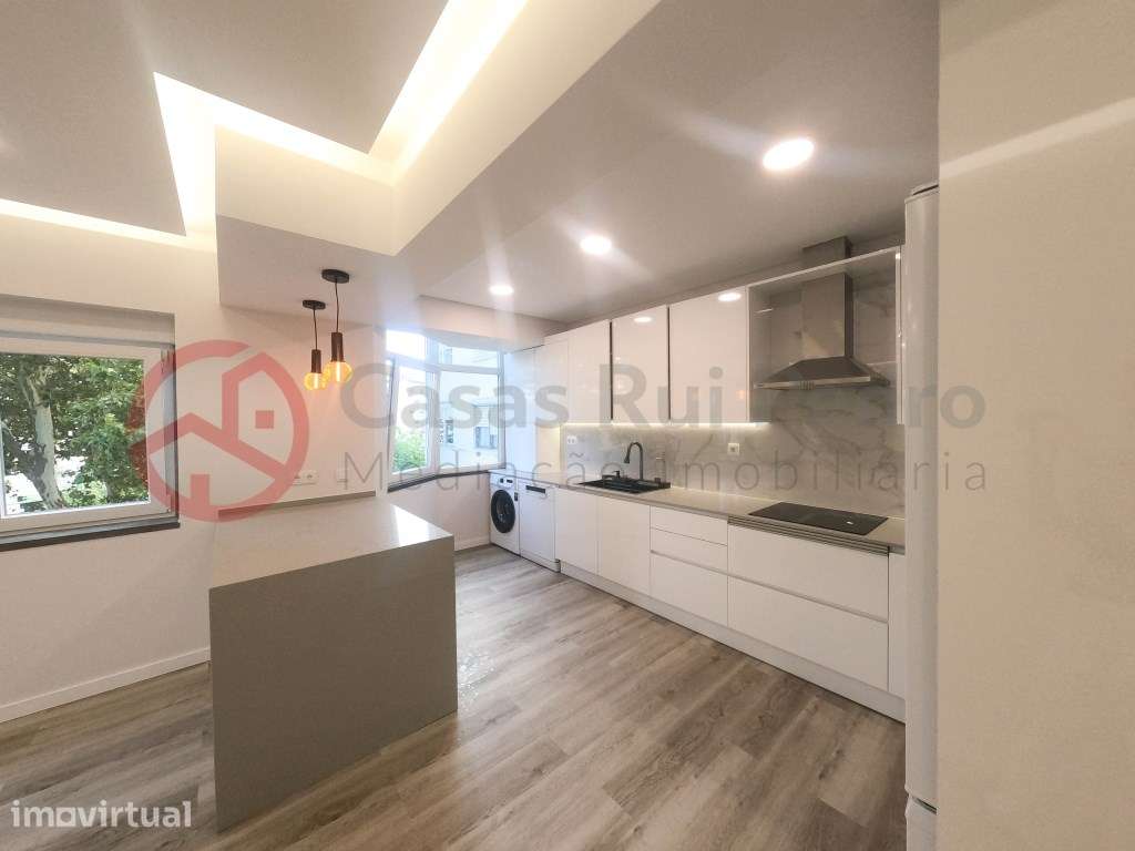 T3 totalmente remodelado na Cova da Piedade, Quinta do Janeiro, Qua... - Grande imagem: 2/19
